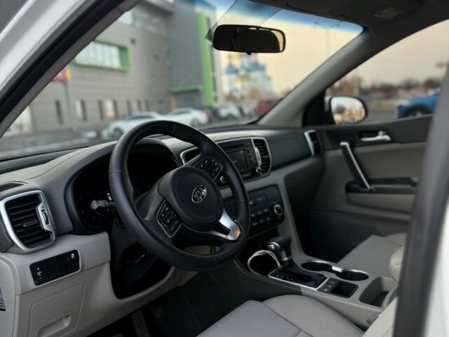 Белый Киа Sportage, объемом двигателя 2.4 л и пробегом 77 тыс. км за 15800 $, фото 5 на Automoto.ua