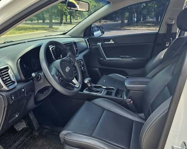Білий Кіа Sportage, об'ємом двигуна 2 л та пробігом 134 тис. км за 18500 $, фото 8 на Automoto.ua