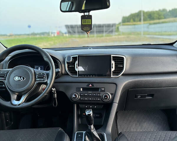 Белый Киа Sportage, объемом двигателя 1.69 л и пробегом 223 тыс. км за 15700 $, фото 8 на Automoto.ua