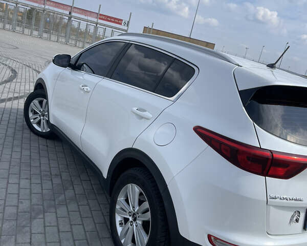 Киа Sportage 2017 в Львове на Automoto.ua Белый Киа Sportage, объемом двигателя 2 л и пробегом 195 тыс. км за 18250 $, фото 4 на Automoto.ua