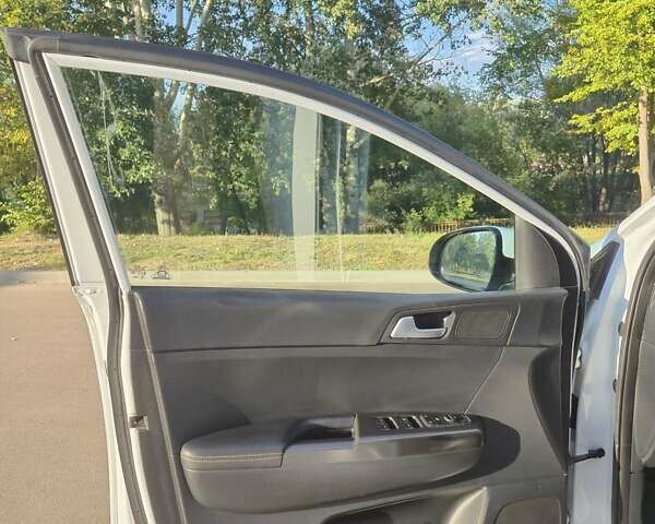 Белый Киа Sportage, объемом двигателя 2 л и пробегом 227 тыс. км за 16450 $, фото 29 на Automoto.ua