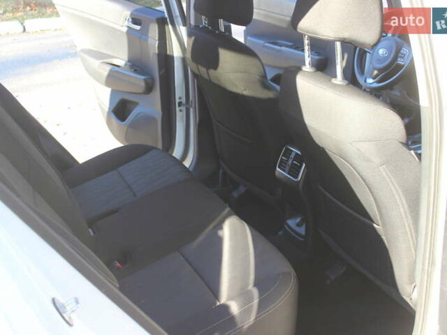 Білий Кіа Sportage, об'ємом двигуна 2 л та пробігом 222 тис. км за 13999 $, фото 15 на Automoto.ua