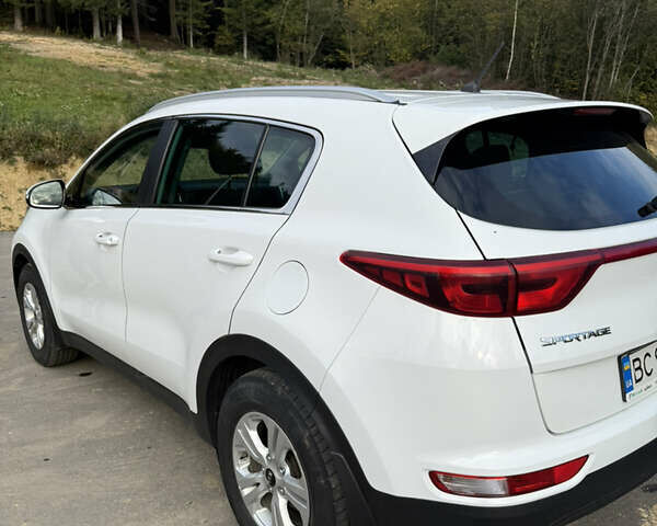 Білий Кіа Sportage, об'ємом двигуна 2 л та пробігом 142 тис. км за 17200 $, фото 3 на Automoto.ua