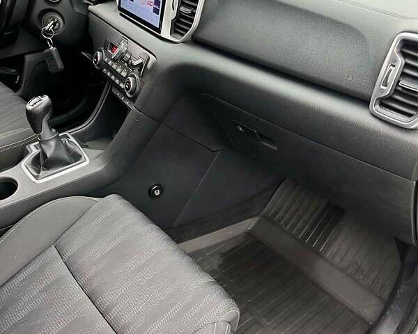 Белый Киа Sportage, объемом двигателя 1.69 л и пробегом 284 тыс. км за 15500 $, фото 21 на Automoto.ua