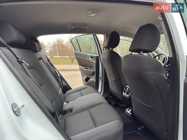 Белый Киа Sportage, объемом двигателя 2 л и пробегом 227 тыс. км за 15950 $, фото 40 на Automoto.ua