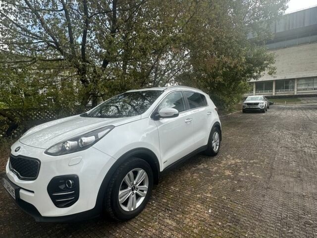 Белый Киа Sportage, объемом двигателя 2 л и пробегом 178 тыс. км за 16000 $, фото 2 на Automoto.ua