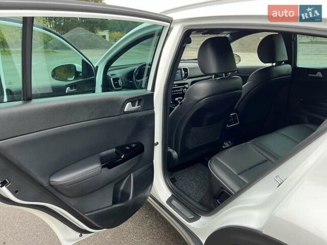 Белый Киа Sportage, объемом двигателя 1.59 л и пробегом 150 тыс. км за 17900 $, фото 97 на Automoto.ua