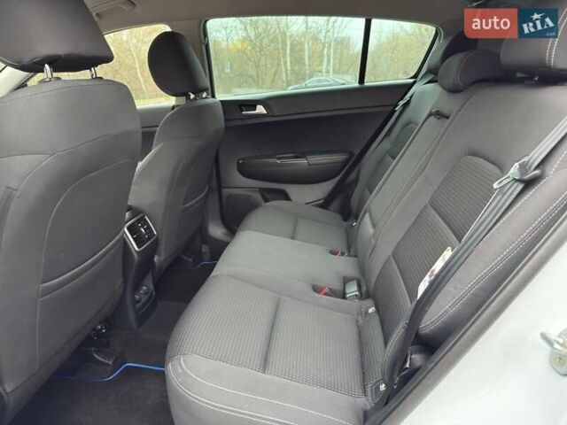 Белый Киа Sportage, объемом двигателя 2 л и пробегом 227 тыс. км за 15950 $, фото 42 на Automoto.ua