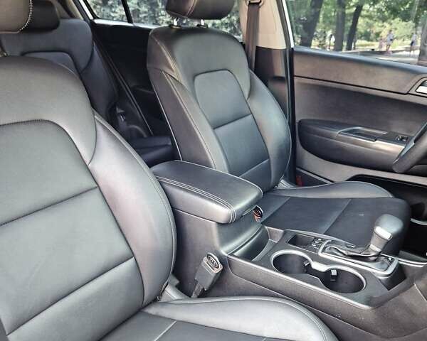 Білий Кіа Sportage, об'ємом двигуна 2 л та пробігом 134 тис. км за 18500 $, фото 16 на Automoto.ua