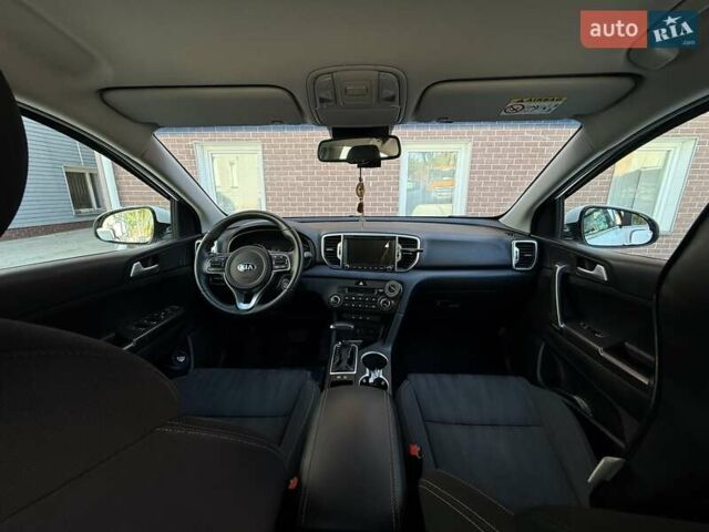 Білий Кіа Sportage, об'ємом двигуна 2 л та пробігом 88 тис. км за 19200 $, фото 45 на Automoto.ua
