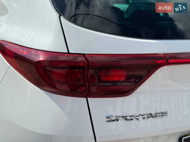 Белый Киа Sportage, объемом двигателя 1.6 л и пробегом 188 тыс. км за 17790 $, фото 8 на Automoto.ua