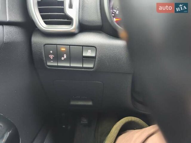 Білий Кіа Sportage, об'ємом двигуна 2.4 л та пробігом 77 тис. км за 17900 $, фото 62 на Automoto.ua