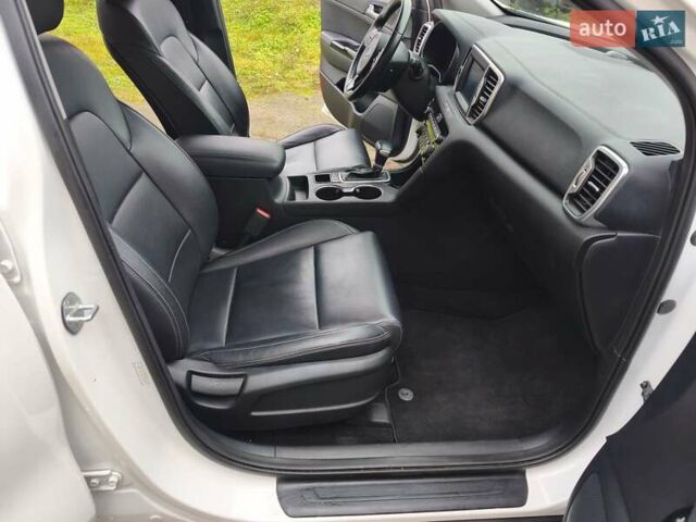 Білий Кіа Sportage, об'ємом двигуна 2.4 л та пробігом 77 тис. км за 17900 $, фото 36 на Automoto.ua