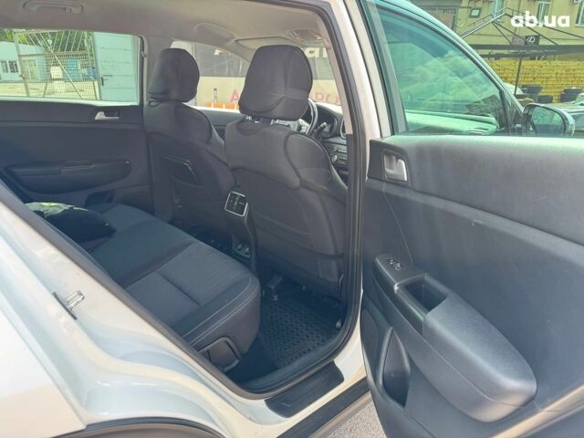 Белый Киа Sportage, объемом двигателя 1.6 л и пробегом 188 тыс. км за 18290 $, фото 11 на Automoto.ua