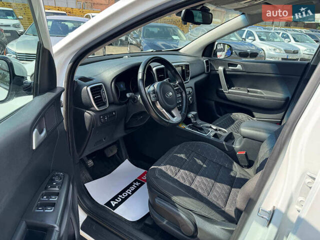 Белый Киа Sportage, объемом двигателя 1.6 л и пробегом 188 тыс. км за 17790 $, фото 9 на Automoto.ua