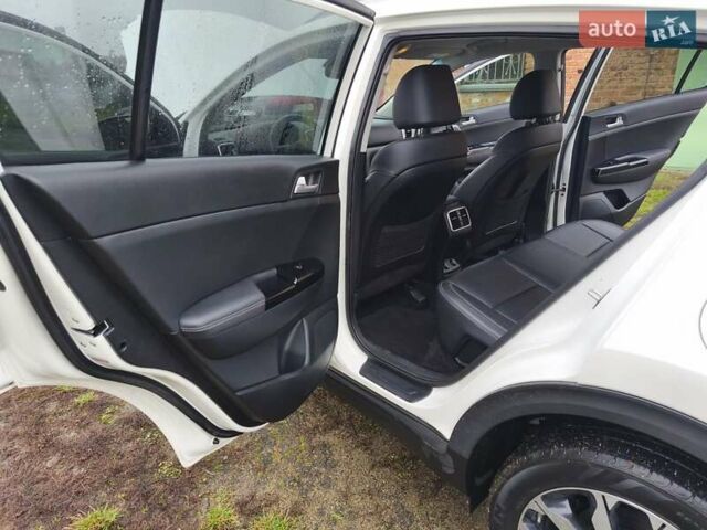 Білий Кіа Sportage, об'ємом двигуна 2.4 л та пробігом 77 тис. км за 17900 $, фото 26 на Automoto.ua