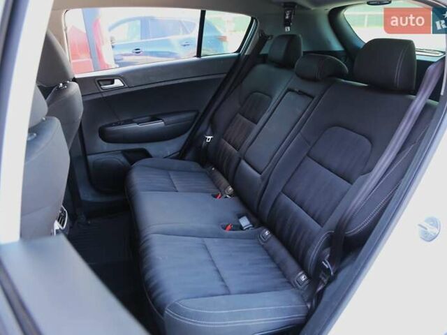 Белый Киа Sportage, объемом двигателя 1.69 л и пробегом 162 тыс. км за 17900 $, фото 9 на Automoto.ua
