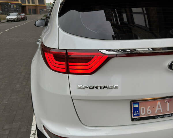 Белый Киа Sportage, объемом двигателя 1.98 л и пробегом 78 тыс. км за 18499 $, фото 12 на Automoto.ua