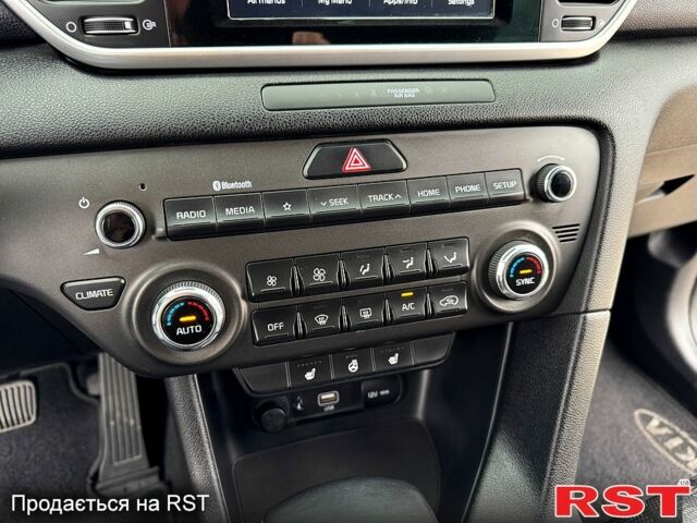 Киа Sportage 2018 в Николаеве на Automoto.ua Белый Киа Sportage, объемом двигателя 1.6 л и пробегом 82 тыс. км за 15500 $, фото 7 на Automoto.ua