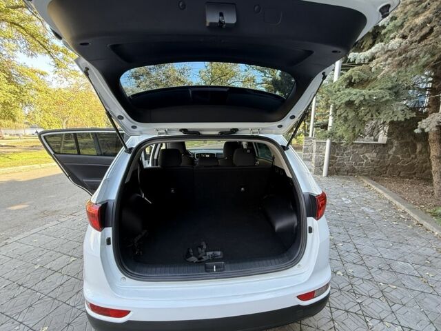 Білий Кіа Sportage, об'ємом двигуна 1.6 л та пробігом 83 тис. км за 16500 $, фото 5 на Automoto.ua