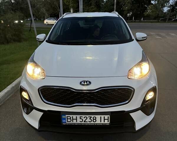 Белый Киа Sportage, объемом двигателя 1.59 л и пробегом 82 тыс. км за 20000 $, фото 2 на Automoto.ua