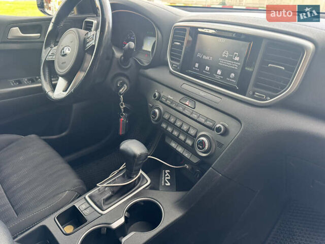 Киа Sportage 2018 в Одессе на Automoto.ua Белый Киа Sportage, объемом двигателя 1.6 л и пробегом 123 тыс. км за 18900 $, фото 18 на Automoto.ua