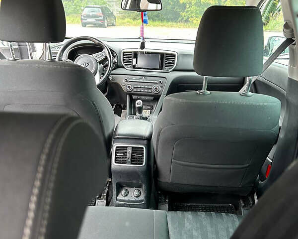 Белый Киа Sportage, объемом двигателя 1.6 л и пробегом 160 тыс. км за 16500 $, фото 9 на Automoto.ua