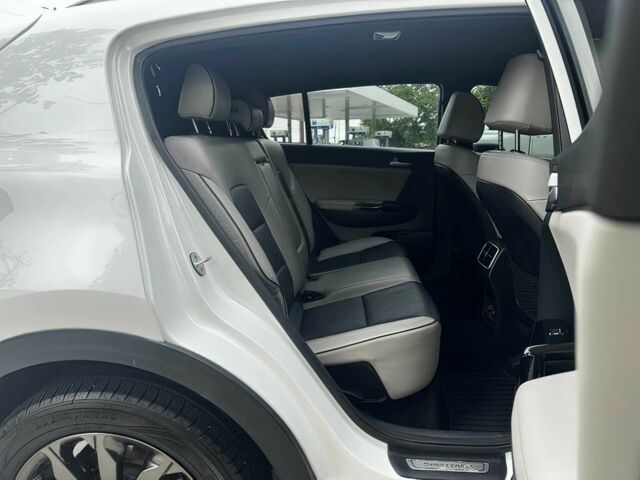 Білий Кіа Sportage, об'ємом двигуна 2.4 л та пробігом 48 тис. км за 10900 $, фото 12 на Automoto.ua