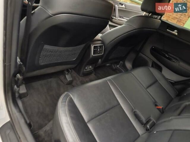 Білий Кіа Sportage, об'ємом двигуна 2.4 л та пробігом 77 тис. км за 17900 $, фото 50 на Automoto.ua
