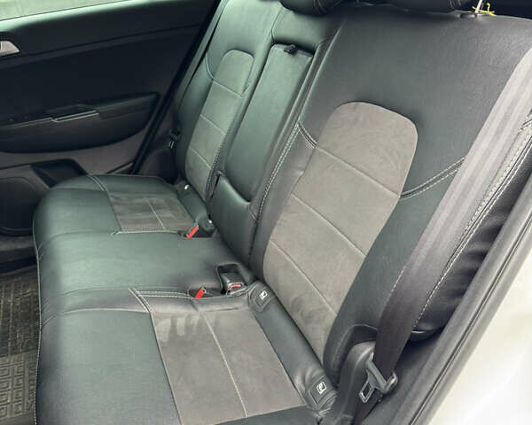 Білий Кіа Sportage, об'ємом двигуна 1.6 л та пробігом 61 тис. км за 21300 $, фото 7 на Automoto.ua