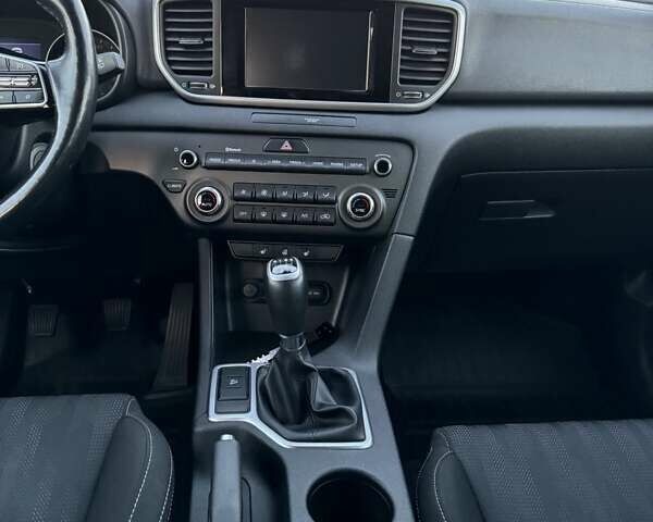 Белый Киа Sportage, объемом двигателя 1.59 л и пробегом 82 тыс. км за 20000 $, фото 12 на Automoto.ua