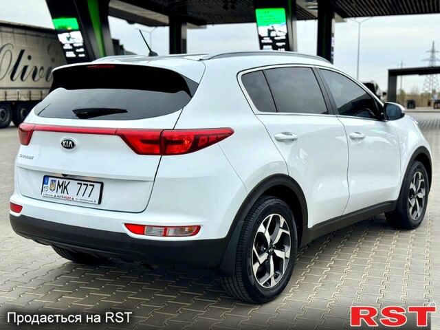 Киа Sportage 2018 в Николаеве на Automoto.ua Белый Киа Sportage, объемом двигателя 1.6 л и пробегом 82 тыс. км за 15500 $, фото 2 на Automoto.ua