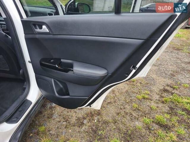 Білий Кіа Sportage, об'ємом двигуна 2.4 л та пробігом 77 тис. км за 17900 $, фото 37 на Automoto.ua