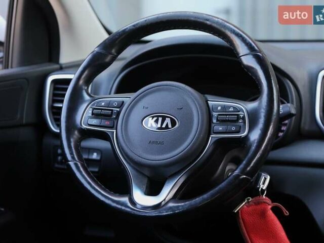 Белый Киа Sportage, объемом двигателя 1.69 л и пробегом 162 тыс. км за 17900 $, фото 15 на Automoto.ua