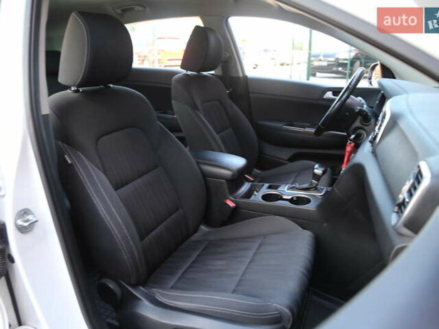 Белый Киа Sportage, объемом двигателя 1.69 л и пробегом 162 тыс. км за 17900 $, фото 11 на Automoto.ua