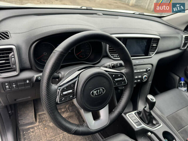 Білий Кіа Sportage, об'ємом двигуна 1.6 л та пробігом 61 тис. км за 21300 $, фото 4 на Automoto.ua