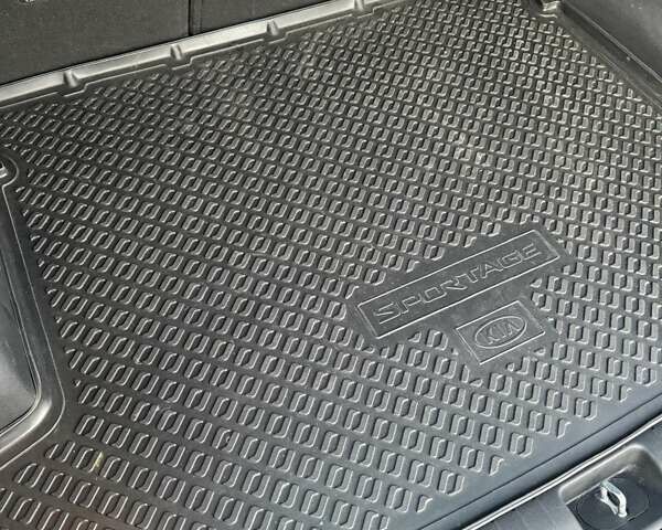 Белый Киа Sportage, объемом двигателя 1.59 л и пробегом 82 тыс. км за 20000 $, фото 4 на Automoto.ua