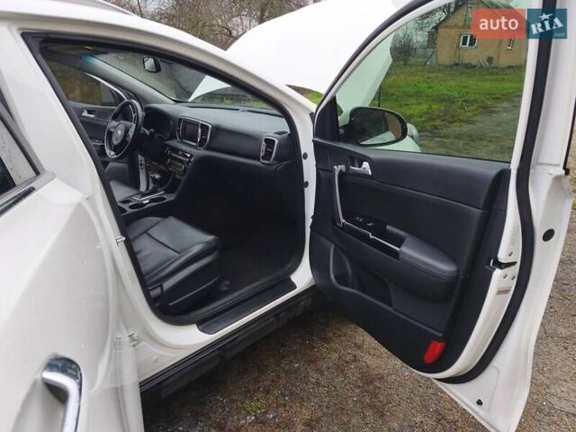 Білий Кіа Sportage, об'ємом двигуна 2.4 л та пробігом 77 тис. км за 17900 $, фото 29 на Automoto.ua