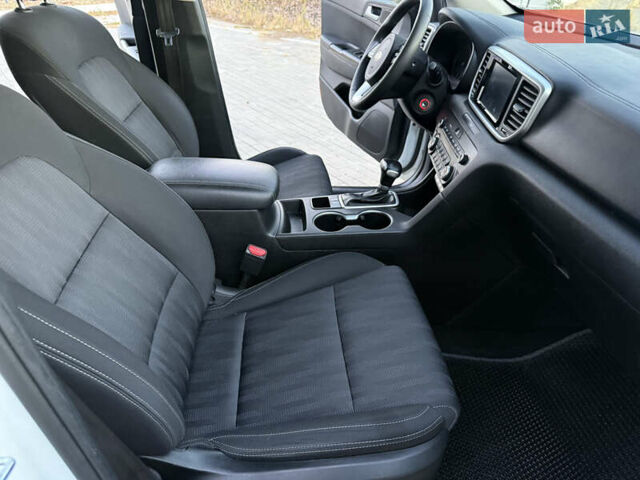 Киа Sportage 2018 в Одессе на Automoto.ua Белый Киа Sportage, объемом двигателя 1.59 л и пробегом 149 тыс. км за 14999 $, фото 23 на Automoto.ua