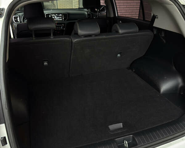 Белый Киа Sportage, объемом двигателя 1.98 л и пробегом 78 тыс. км за 18499 $, фото 21 на Automoto.ua