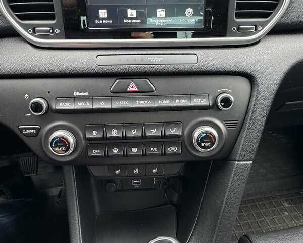 Білий Кіа Sportage, об'ємом двигуна 1.6 л та пробігом 61 тис. км за 21300 $, фото 14 на Automoto.ua