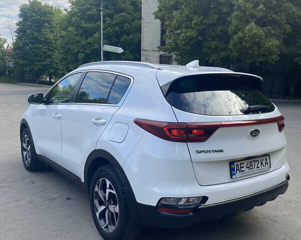 Білий Кіа Sportage, об'ємом двигуна 1.59 л та пробігом 55 тис. км за 16700 $, фото 5 на Automoto.ua