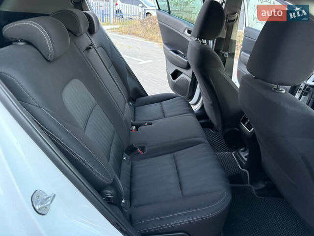 Киа Sportage 2018 в Одессе на Automoto.ua Белый Киа Sportage, объемом двигателя 1.59 л и пробегом 149 тыс. км за 14999 $, фото 29 на Automoto.ua