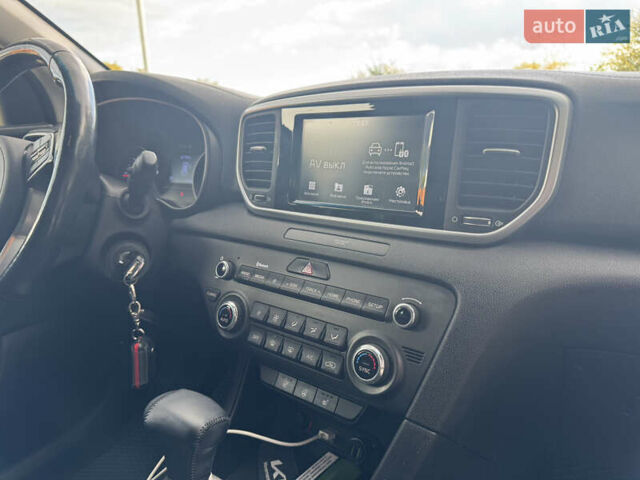 Киа Sportage 2018 в Одессе на Automoto.ua Белый Киа Sportage, объемом двигателя 1.6 л и пробегом 123 тыс. км за 18900 $, фото 17 на Automoto.ua