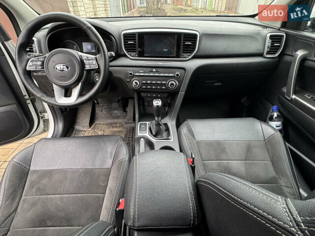 Білий Кіа Sportage, об'ємом двигуна 1.6 л та пробігом 61 тис. км за 21300 $, фото 8 на Automoto.ua
