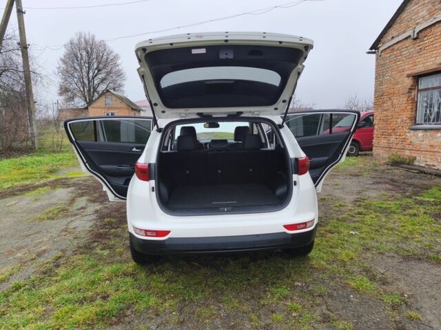 Білий Кіа Sportage, об'ємом двигуна 2.4 л та пробігом 77 тис. км за 17900 $, фото 9 на Automoto.ua