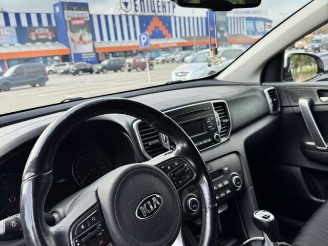 Білий Кіа Sportage, об'ємом двигуна 1.7 л та пробігом 111 тис. км за 19000 $, фото 7 на Automoto.ua