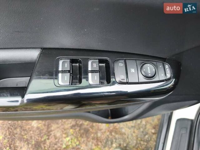Білий Кіа Sportage, об'ємом двигуна 2.4 л та пробігом 77 тис. км за 17900 $, фото 70 на Automoto.ua