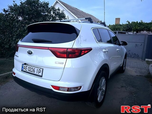Киа Sportage 2018 в Павлограде на Automoto.ua Белый Киа Sportage, объемом двигателя 1.7 л и пробегом 99 тыс. км за 20000 $, фото 12 на Automoto.ua