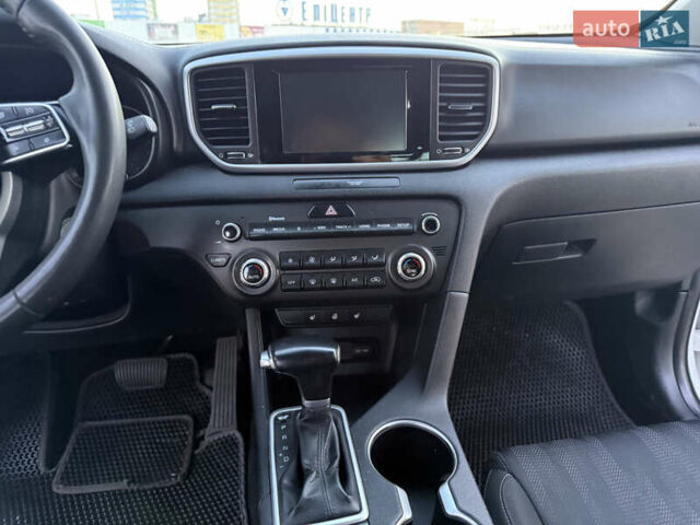Киа Sportage 2018 в Одессе на Automoto.ua Белый Киа Sportage, объемом двигателя 1.59 л и пробегом 149 тыс. км за 14999 $, фото 21 на Automoto.ua